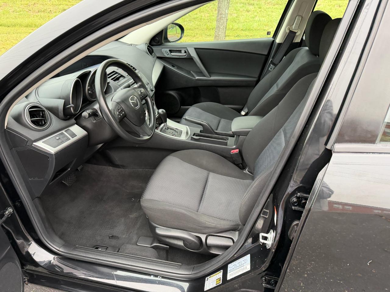 Mazda MAZDA3 i Touring 4-door 2010