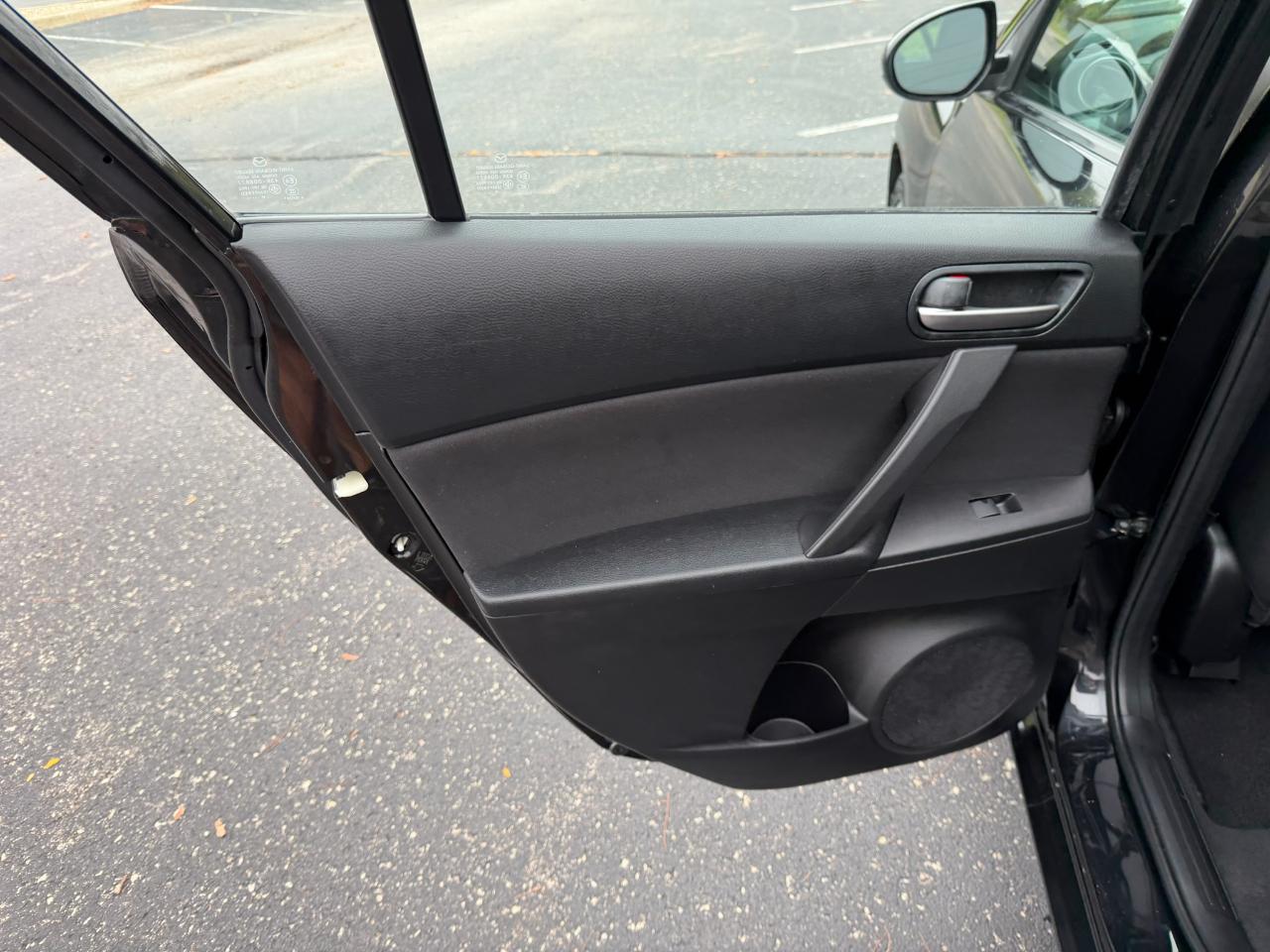 Mazda MAZDA3 i Touring 4-door 2010