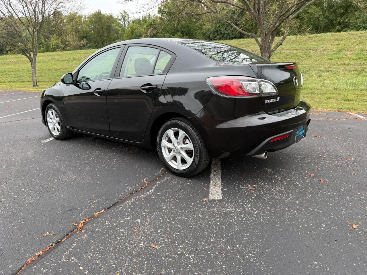 Mazda MAZDA3 i Touring 4-door 2010