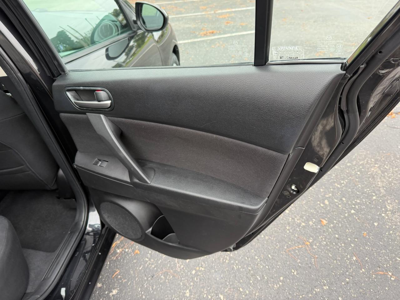 Mazda MAZDA3 i Touring 4-door 2010