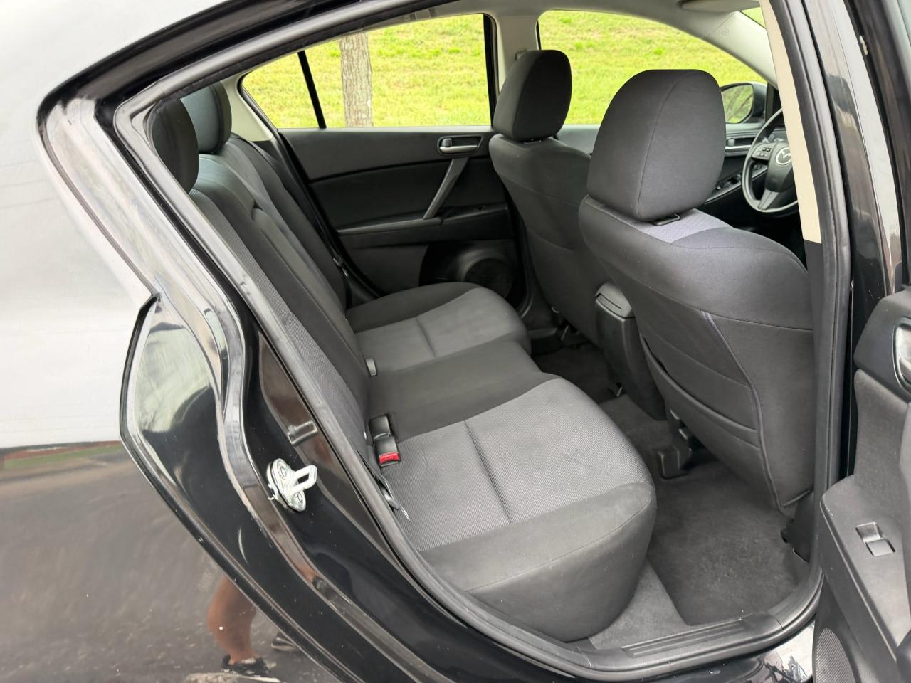 Mazda MAZDA3 i Touring 4-door 2010