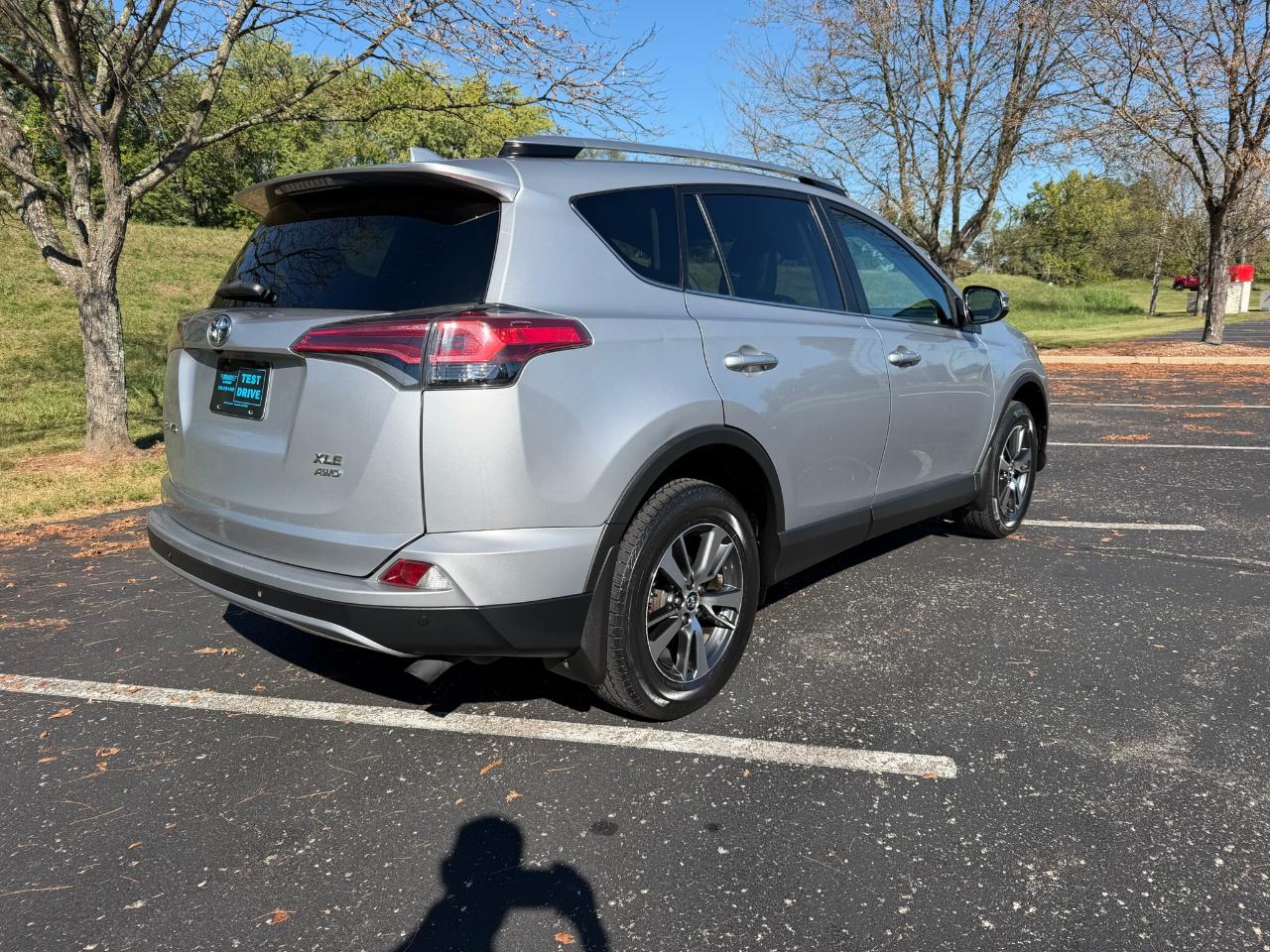 Toyota RAV4 XLE AWD 2018