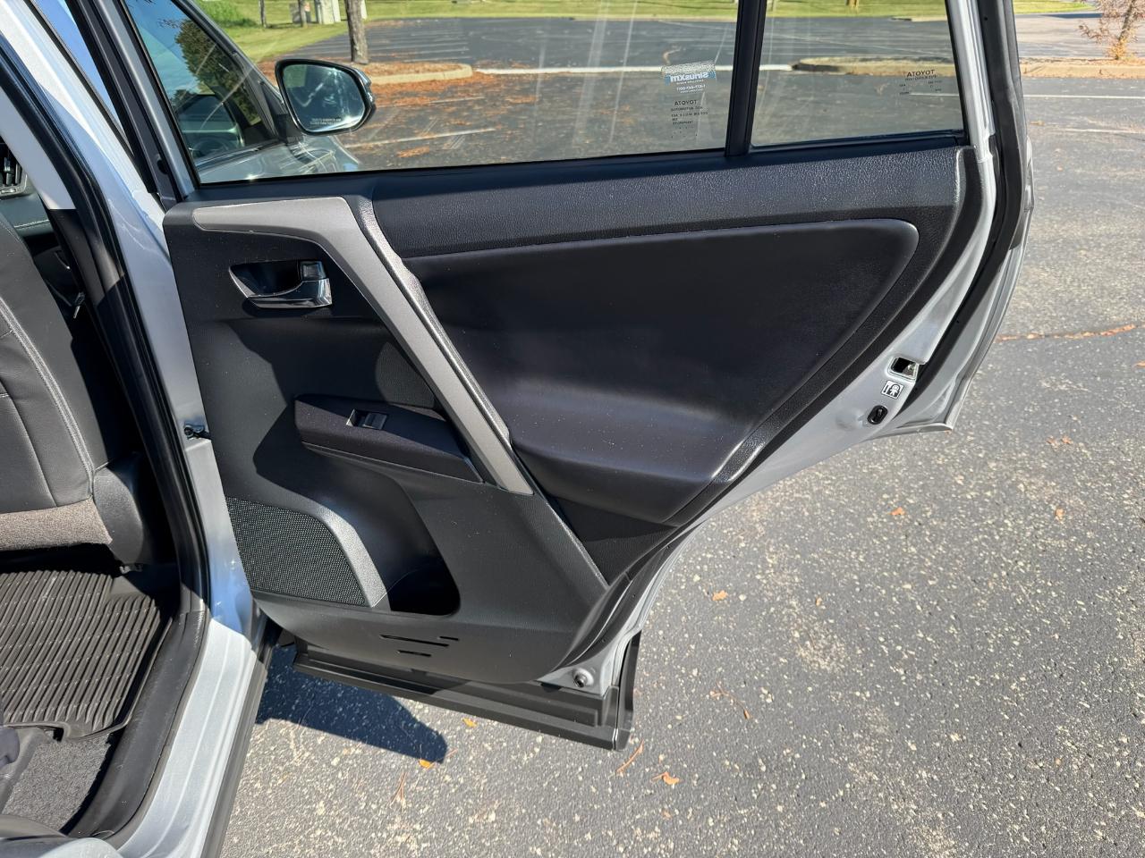 Toyota RAV4 XLE AWD 2018