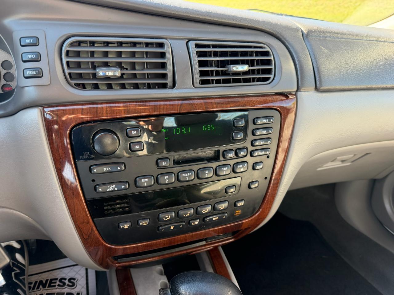 Ford Taurus SEL 2004