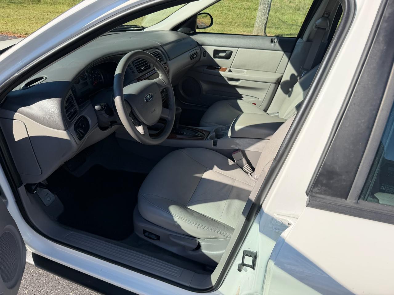 Ford Taurus SEL 2004