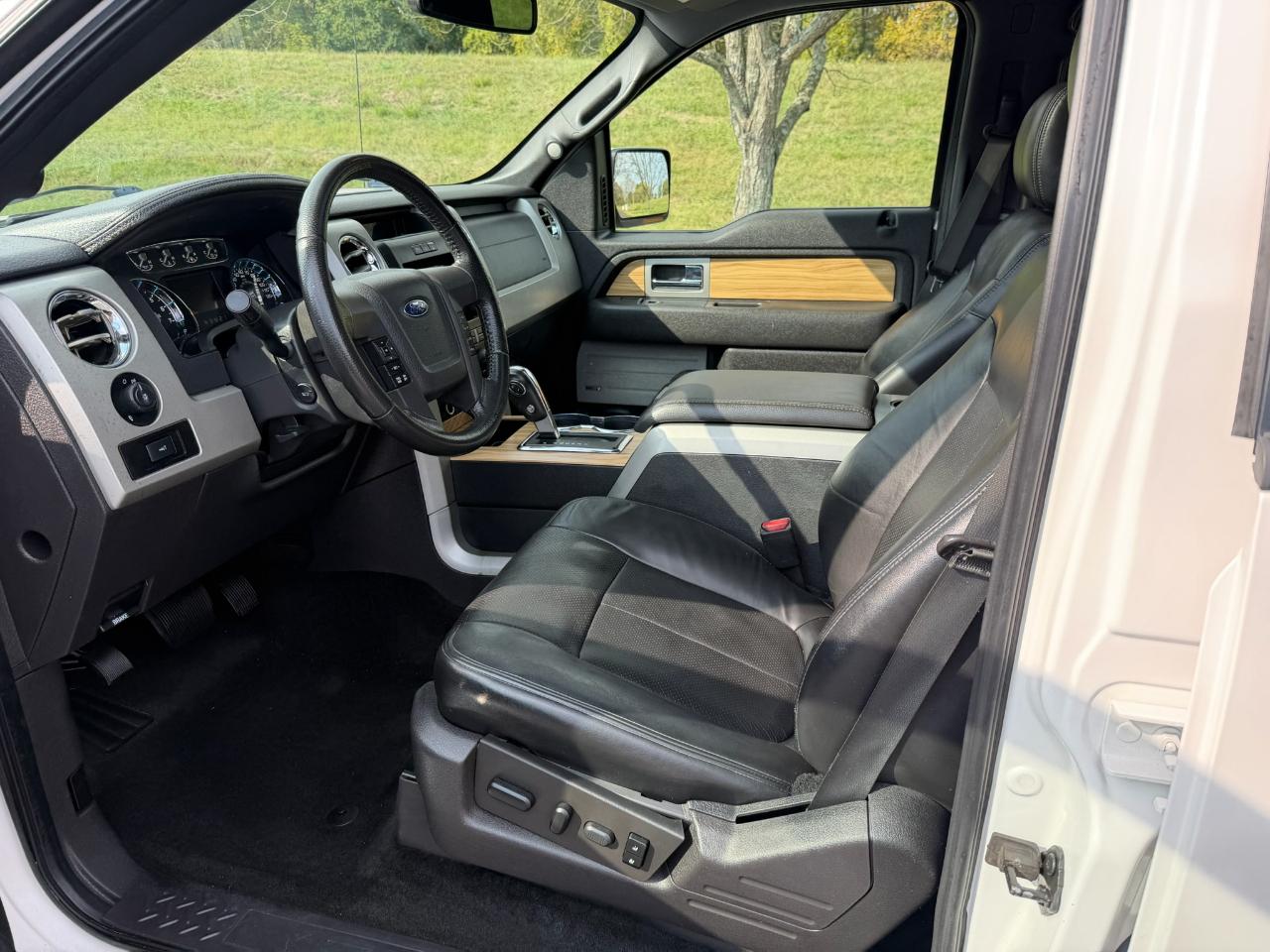 Ford F-150 Lariat SuperCrew 2WD 2011