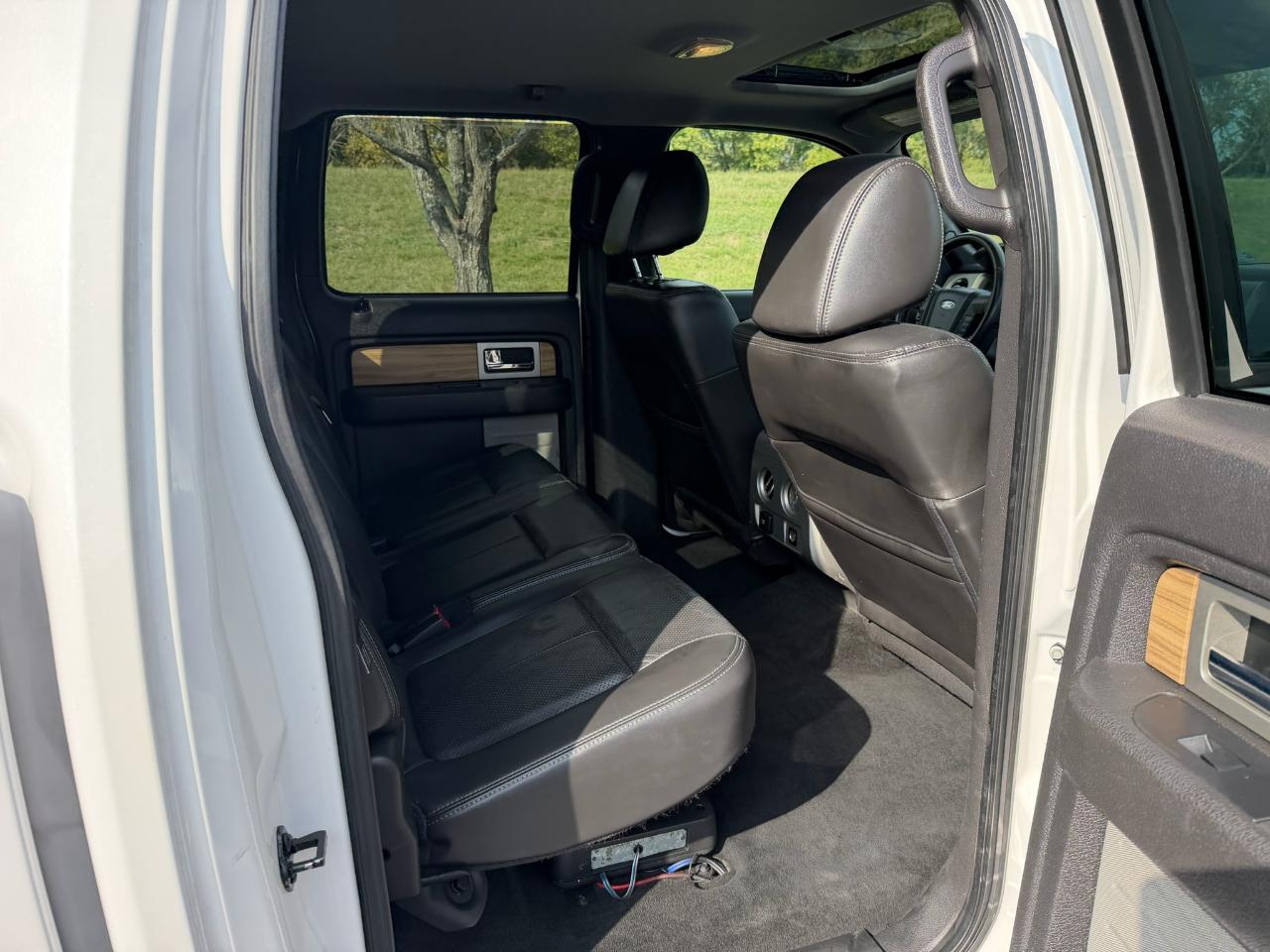 Ford F-150 Lariat SuperCrew 2WD 2011