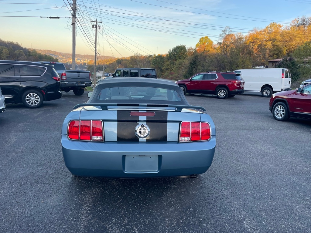 Ford Mustang V6 Deluxe Convertible 2005 Ford Mustang V6 Deluxe Convertible 2005
