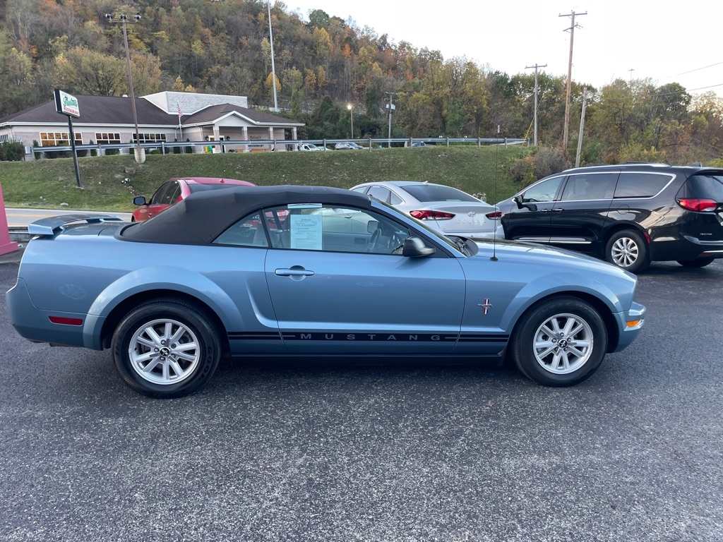 Ford Mustang V6 Deluxe Convertible 2005 Ford Mustang V6 Deluxe Convertible 2005