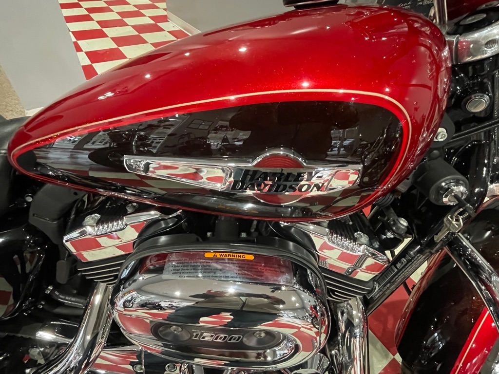 Harley-Davidson XL1200C  2012