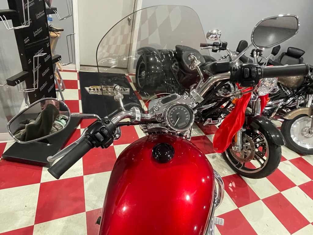 Harley-Davidson XL1200C  2012