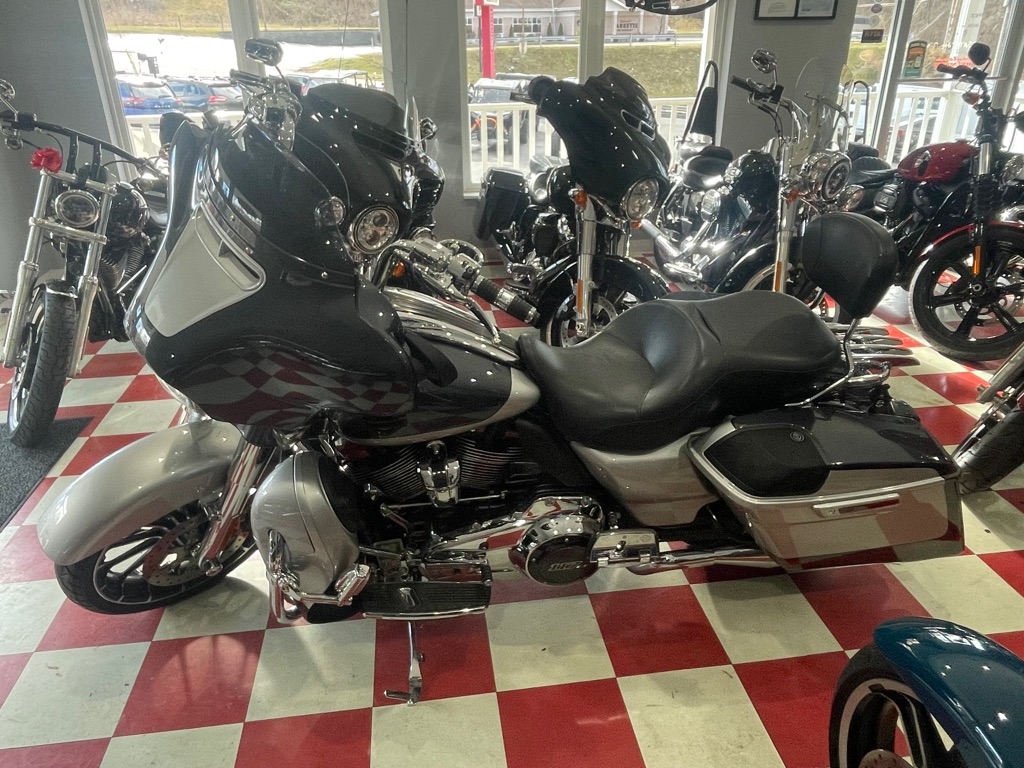 Harley-Davidson FLHXSE  2019