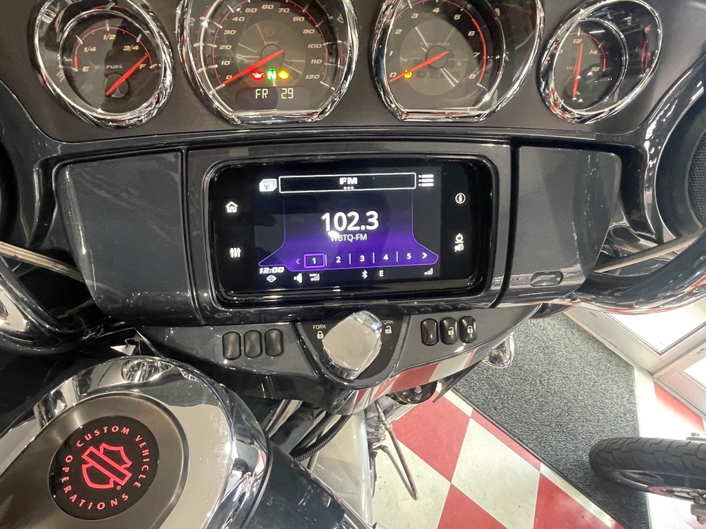 Harley-Davidson FLHXSE  2019