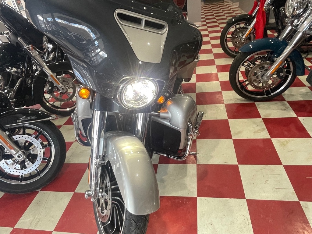 Harley-Davidson FLHXSE  2019