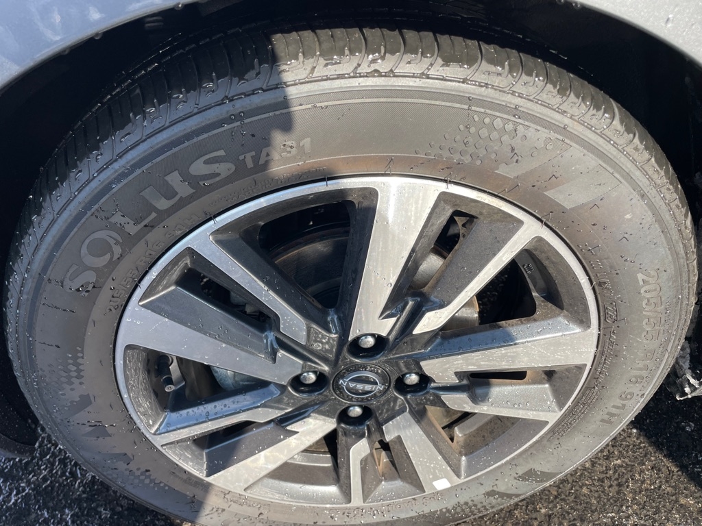 Nissan Versa SV 2025