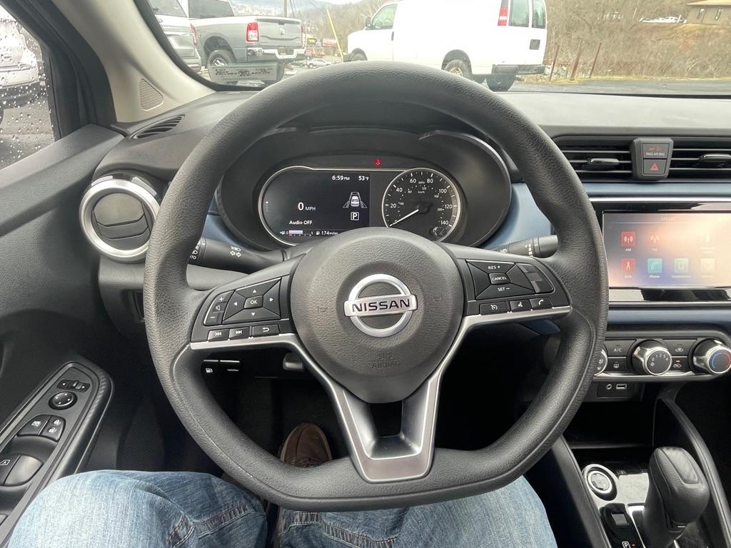 Nissan Versa SV 2025