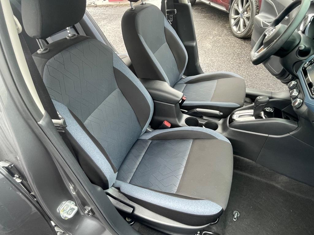 Nissan Versa SV 2025