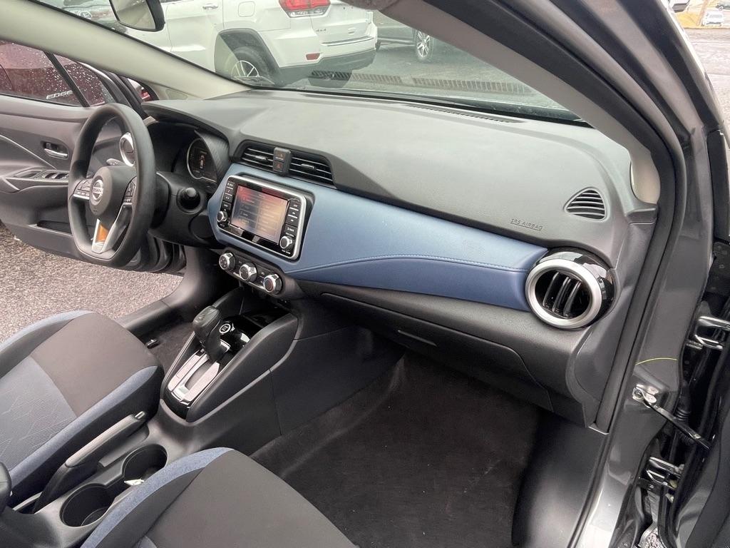 Nissan Versa SV 2025