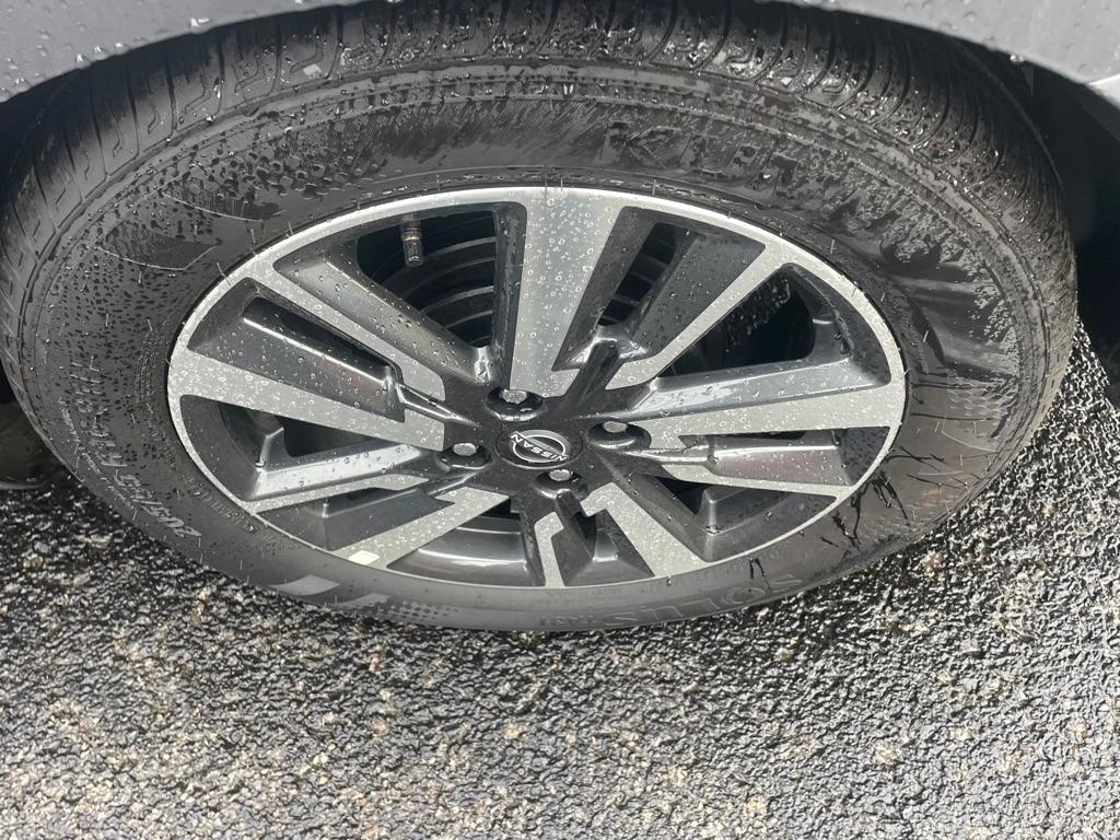 Nissan Versa SV 2025