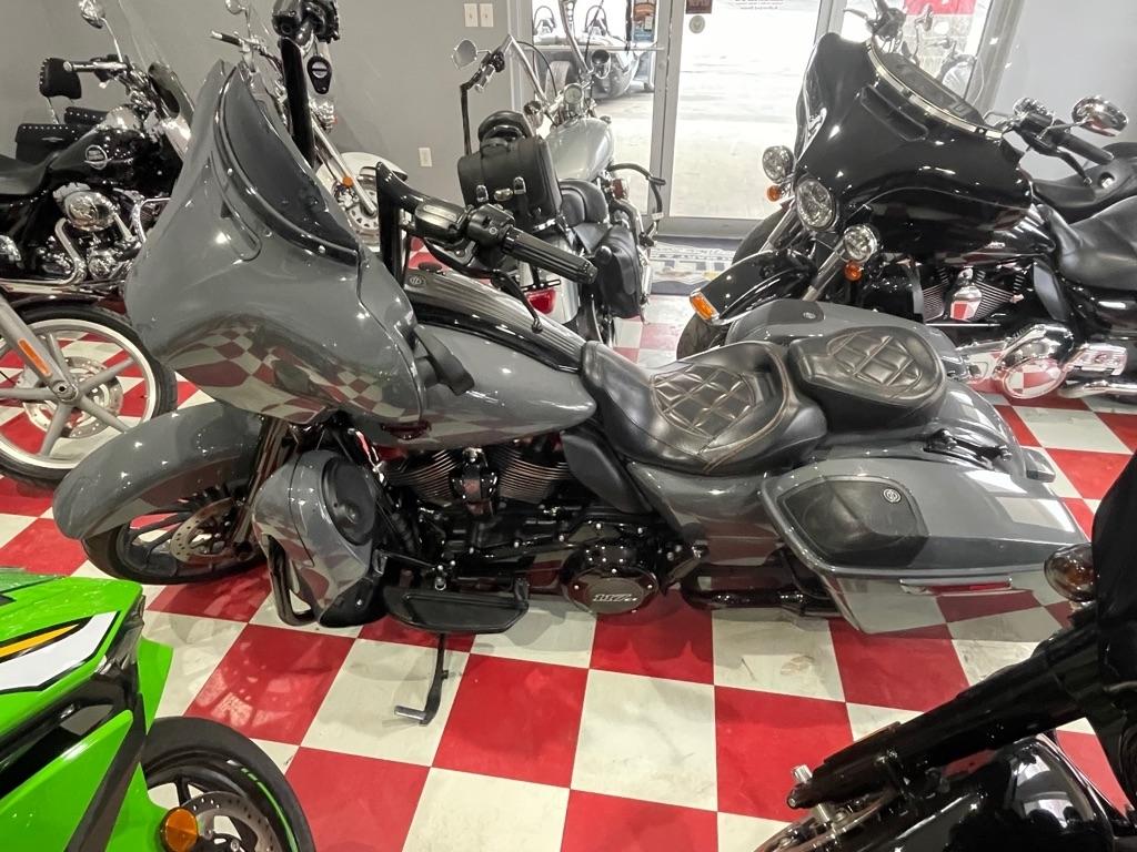 Harley-Davidson FLHXSE  2018