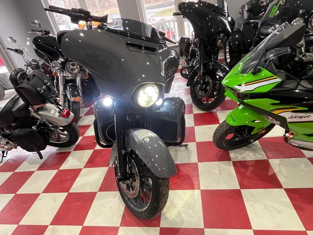 Harley-Davidson FLHXSE  2018