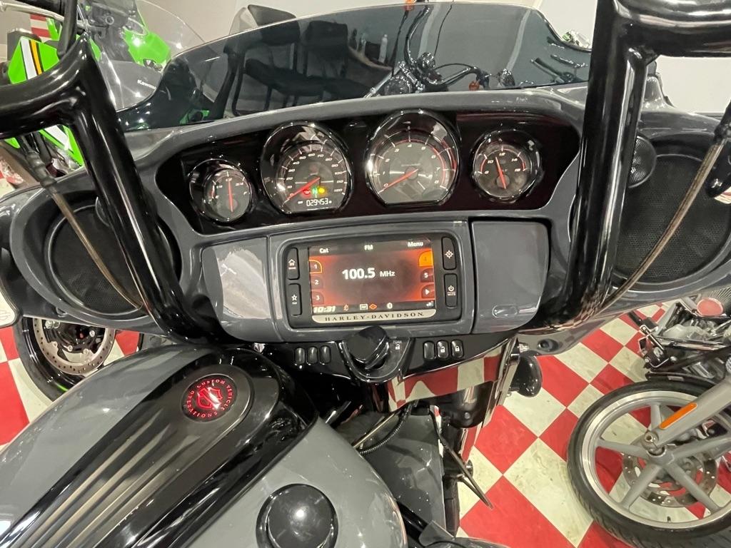 Harley-Davidson FLHXSE  2018