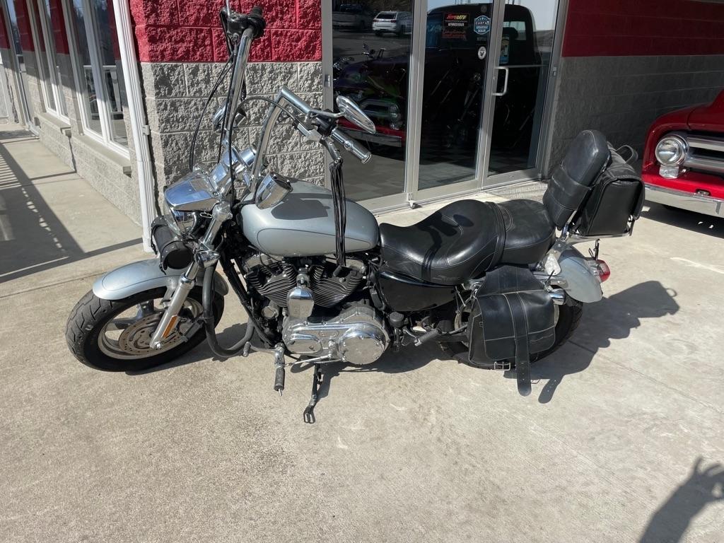 Harley-Davidson XL1200C  2012