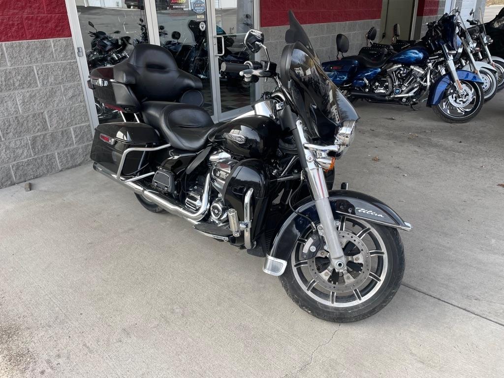 2017 Harley-Davidson FLHTCU 