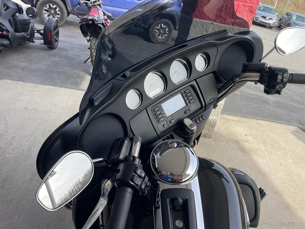 Harley-Davidson FLHTCU  2017