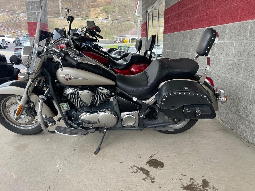 Kawasaki Vulcan 900 Classic LT  2011