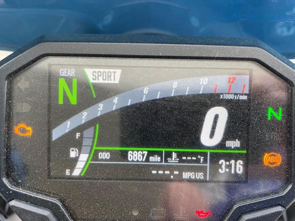 Kawasaki ZR900  2023