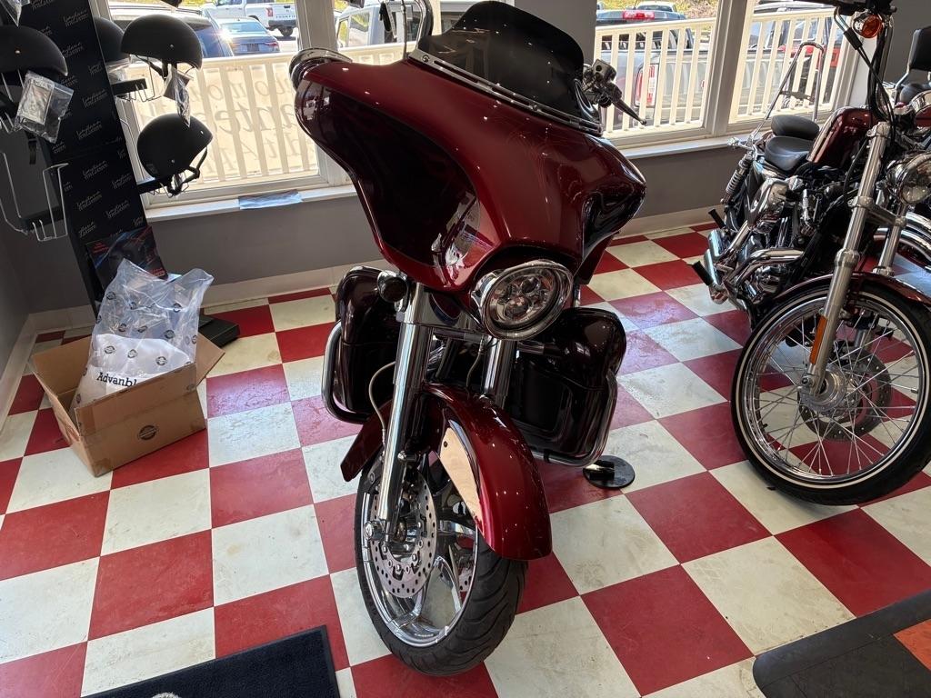 Harley-Davidson FLHXSE  2012