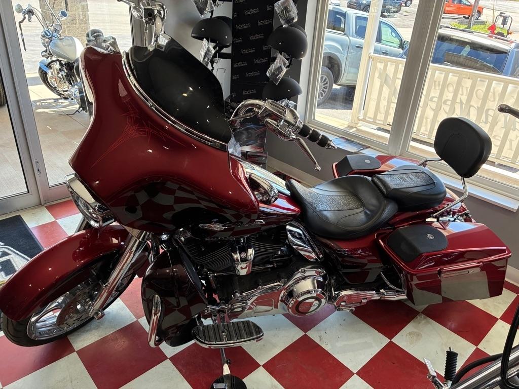 Harley-Davidson FLHXSE  2012