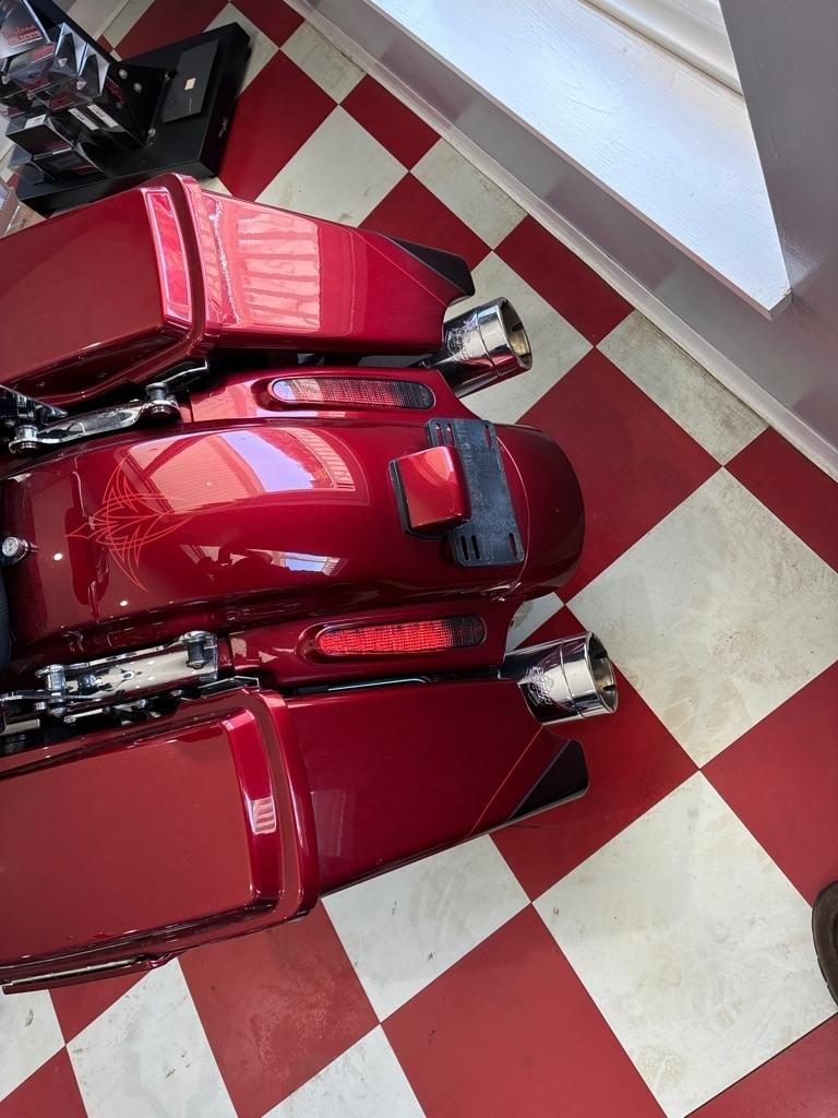 Harley-Davidson FLHXSE  2012