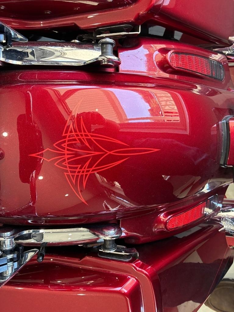 Harley-Davidson FLHXSE  2012