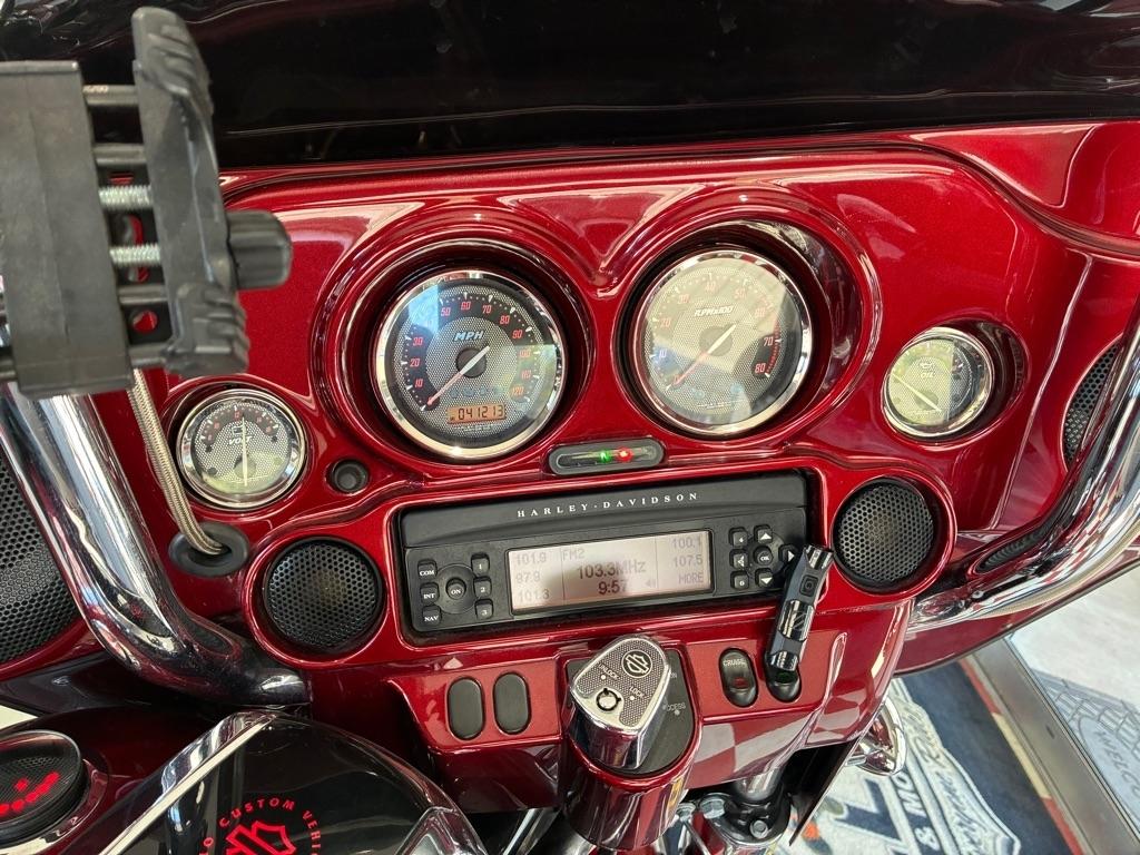 Harley-Davidson FLHXSE  2012