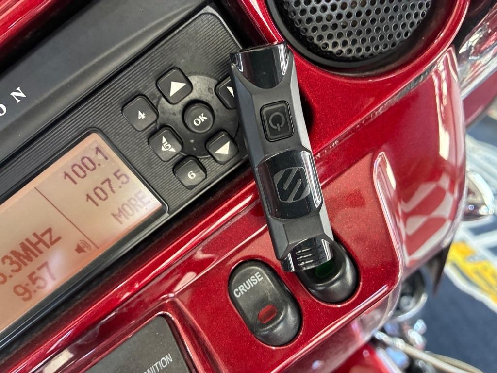 Harley-Davidson FLHXSE  2012