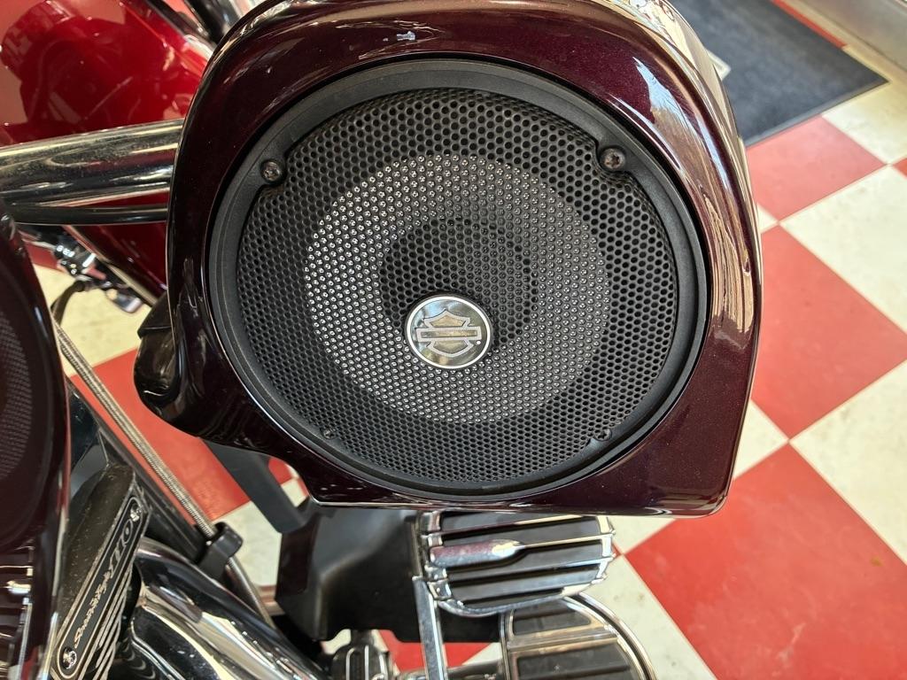 Harley-Davidson FLHXSE  2012