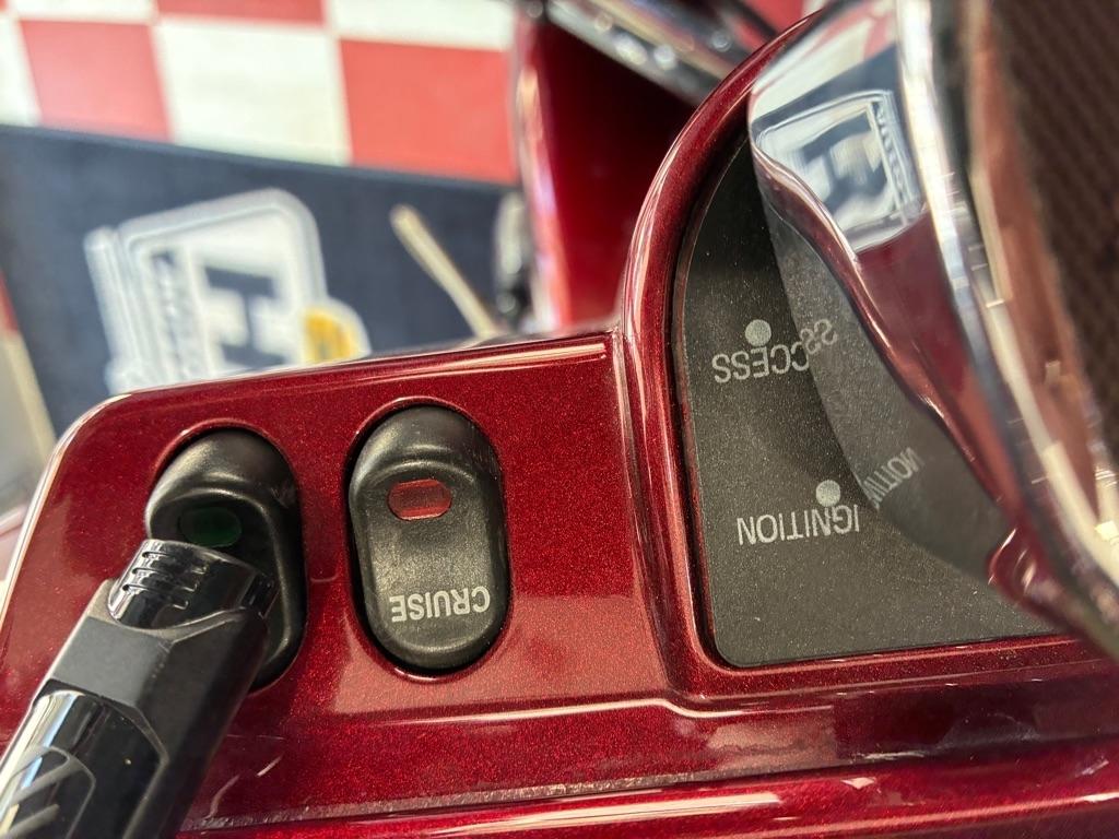 Harley-Davidson FLHXSE  2012