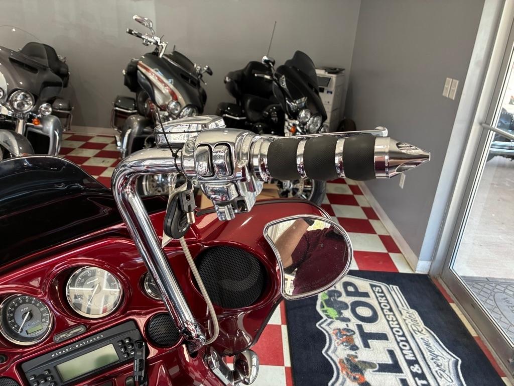 Harley-Davidson FLHXSE  2012