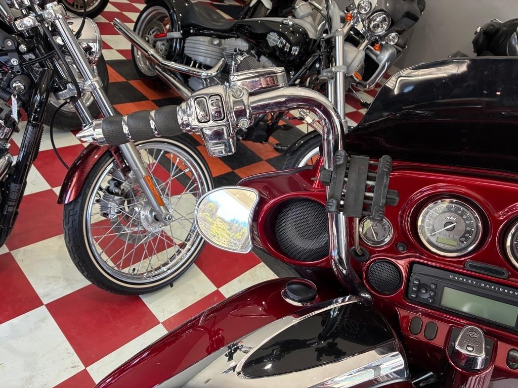 Harley-Davidson FLHXSE  2012