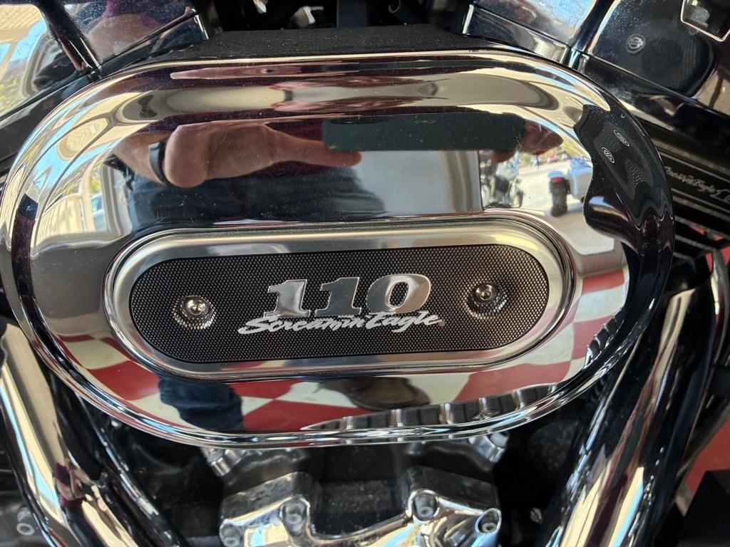 Harley-Davidson FLHXSE  2012