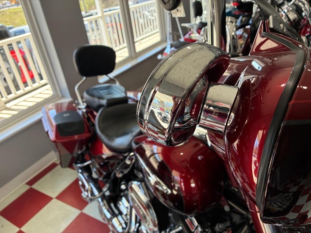 Harley-Davidson FLHXSE  2012