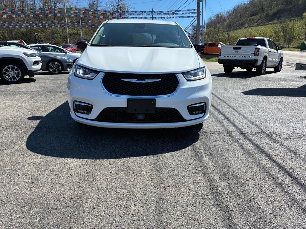 Chrysler Pacifica Touring L 2024