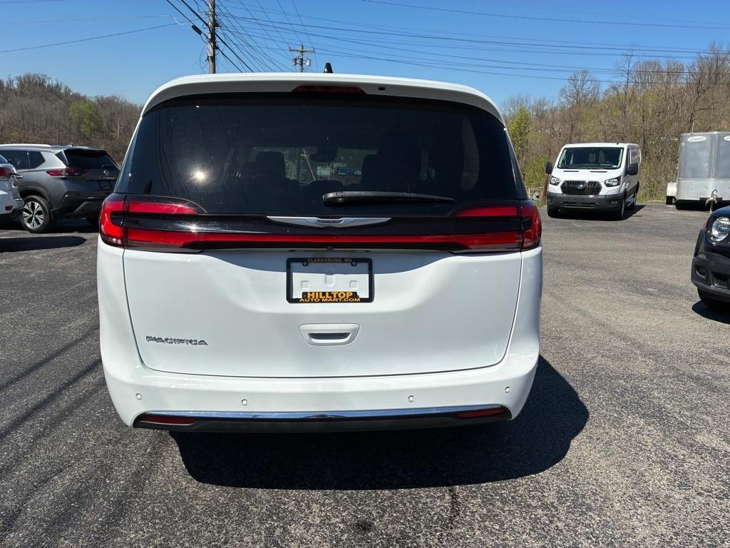 Chrysler Pacifica Touring L 2024