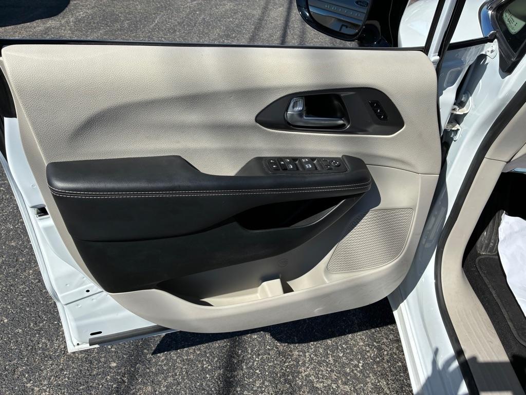 Chrysler Pacifica Touring L 2024