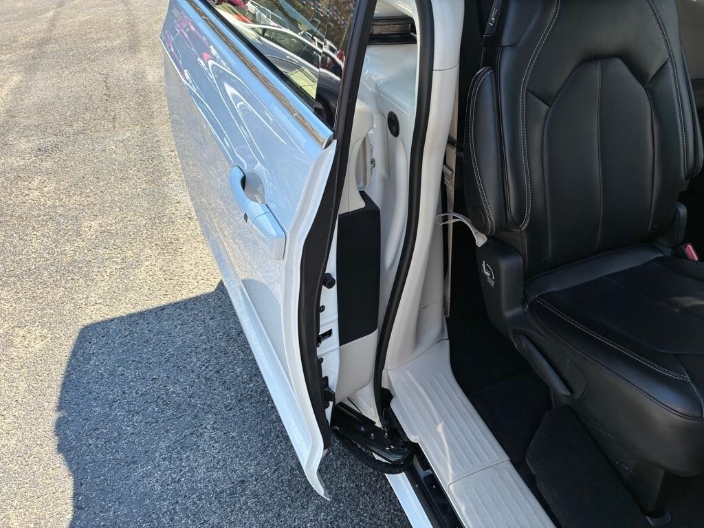 Chrysler Pacifica Touring L 2024