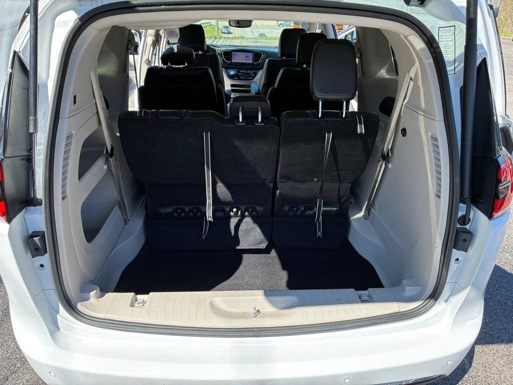 Chrysler Pacifica Touring L 2024