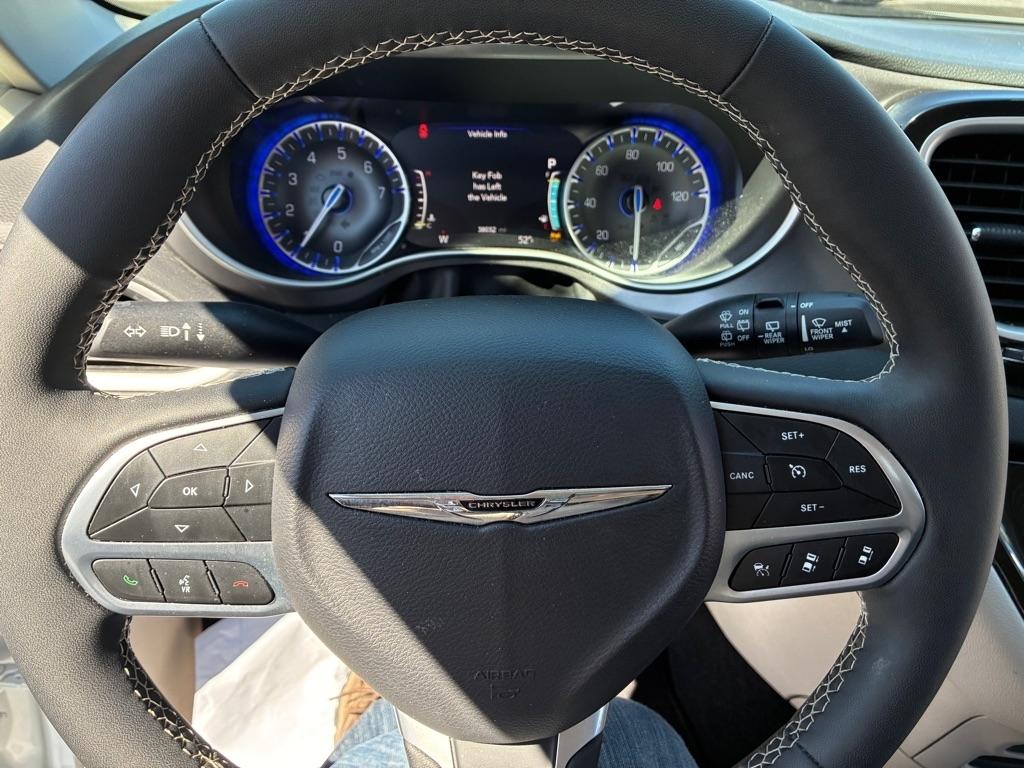 Chrysler Pacifica Touring L 2024