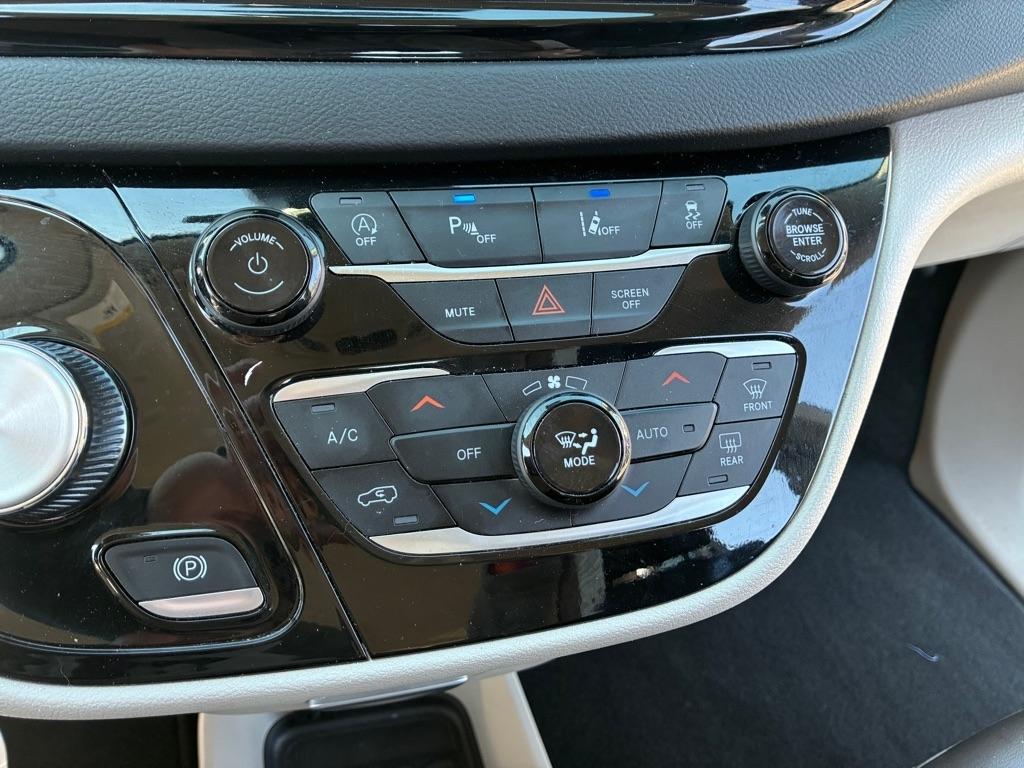 Chrysler Pacifica Touring L 2024